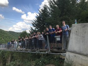 auf der Hochseilbrücke